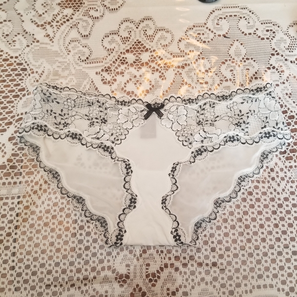 Donated*Victoria'sSecret lingerie white lace pantie - Picture 1 of 6
